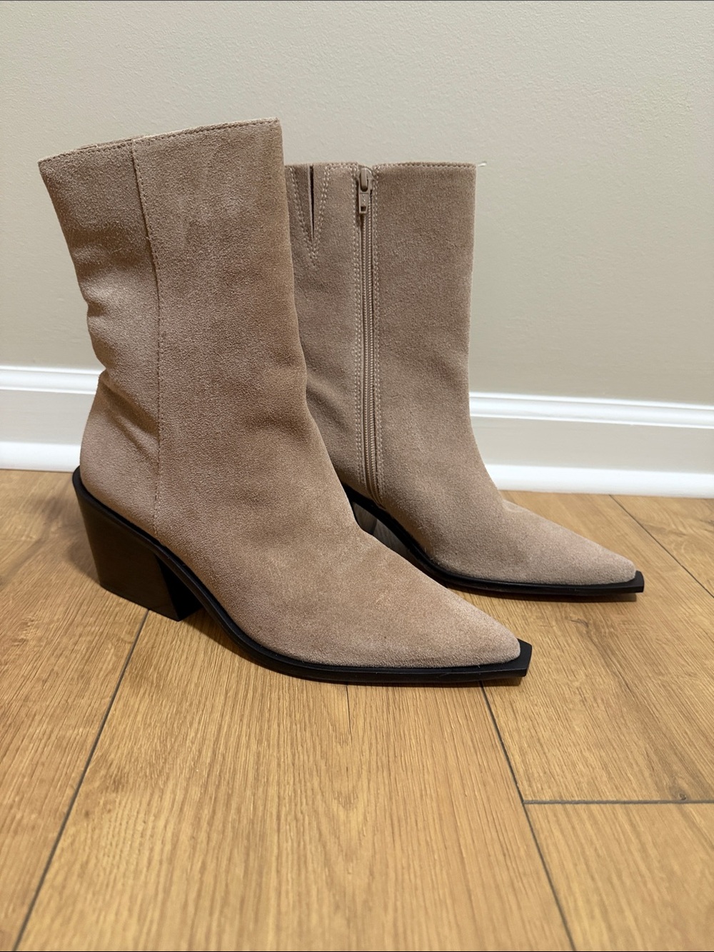 Matisse Women's Taupe Suede Pointed-Toe Mid Heel Boots size 9